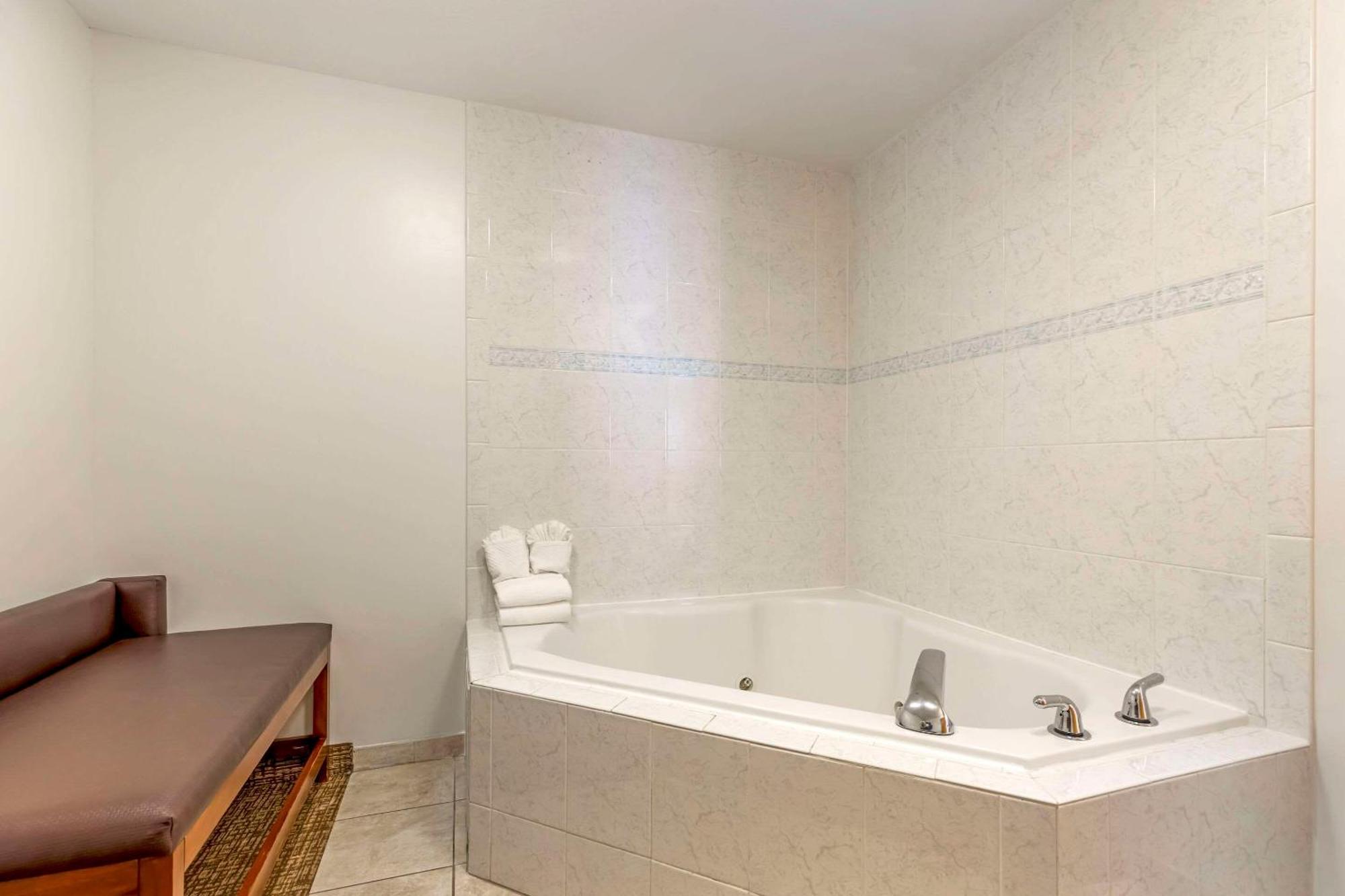 Comfort Suites Лонгмонт Экстерьер фото