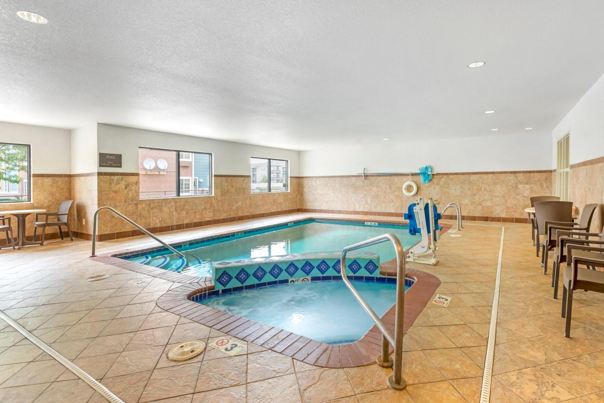 Comfort Suites Лонгмонт Экстерьер фото